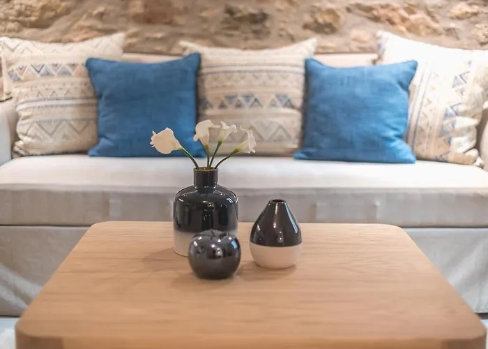Apollonos 28 Luxury Suites